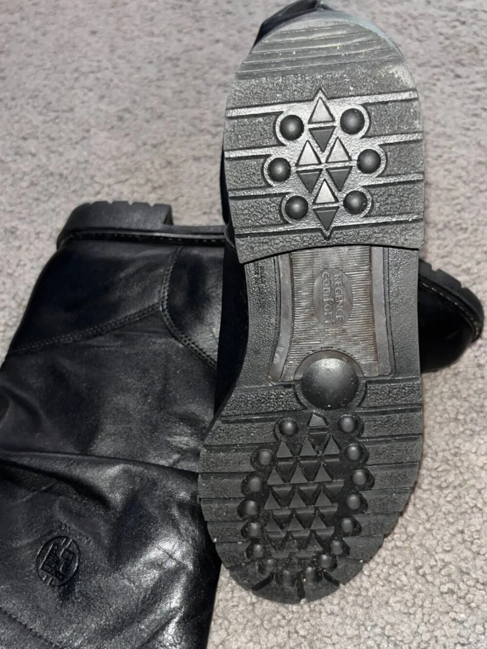 REGENCE COMFORT CANADA LUG SOLE PULL ON BLACK INSULATED BOOTS - EUC - 9.5 E